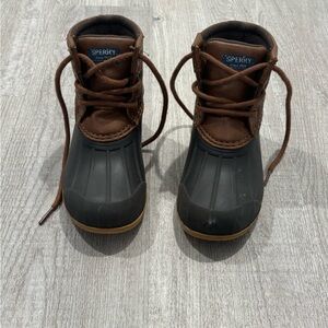 Sperry Kids Two-Tone Duck Boots, size US 10M for boys or girls